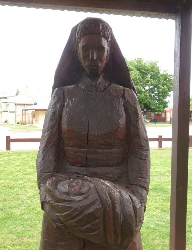 murray-river-study-tour-redgum-carving-of-nurse-rosen